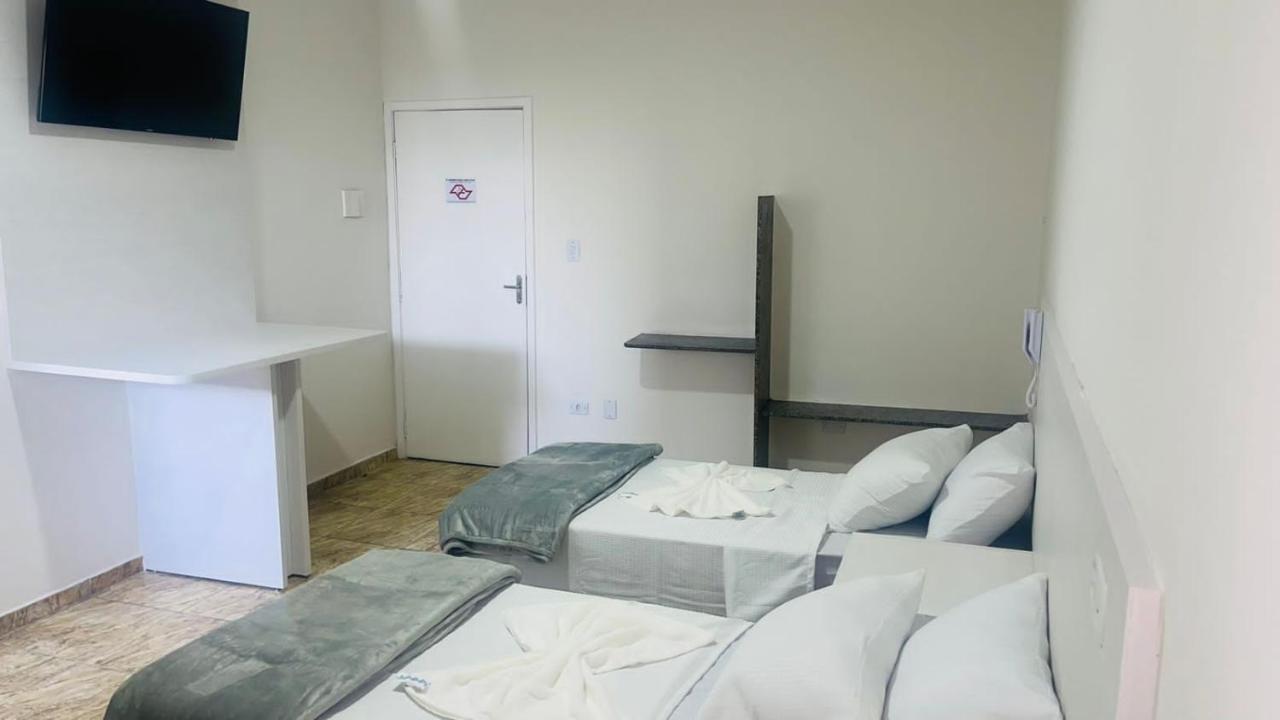 Quarto com 2 Camas de Solteiro